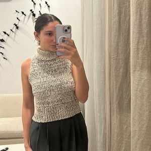 Kendall & Kylie sleeveless turtleneck sweater